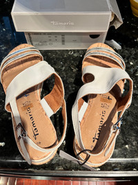 New Tamaris Sandals size 9