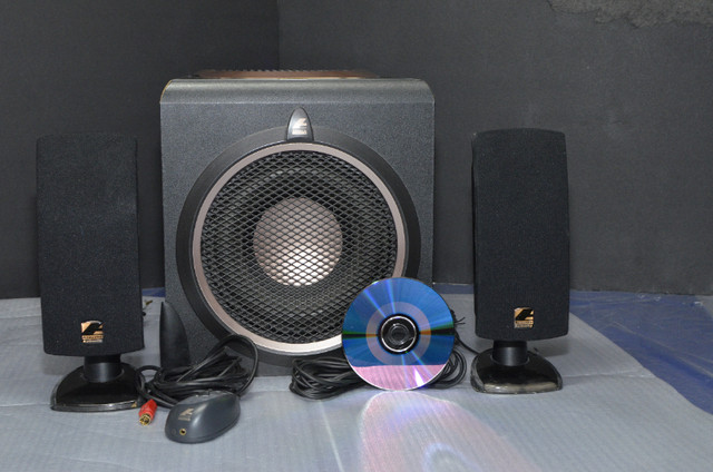 Acoustic Authority 2.1 Powered Speakers with 10" Subwoofer dans Haut-parleurs, écouteurs et micros  à Région de Mississauga/Peel - Image 4