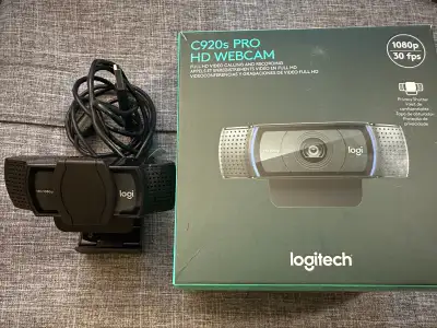 This is a used Logitech C920s Pro HD webcam that delivers full HD video calling and recording at 108...