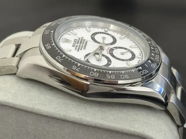 Rolex Daytona "Panda" Watch Montre in Jewellery & Watches in City of Montréal - Image 6