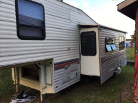 1993 Terry 27’ Fifth Wheel 