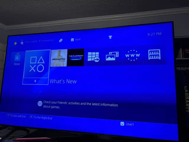 ps4 with game and 2 controllers in Sony Playstation 4 in Ottawa - Image 5