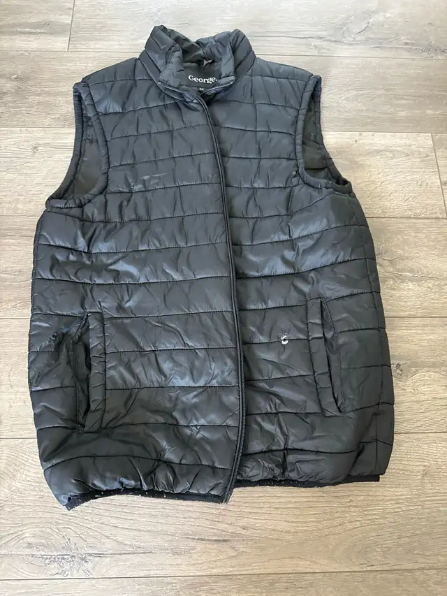 Men's Black Puffer Vest in Men's in City of Halifax - Image 2