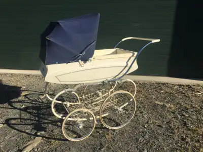 For Sale is an original vintage Royal Pedigree Pram. Give your Child an appropriate start. Give the...