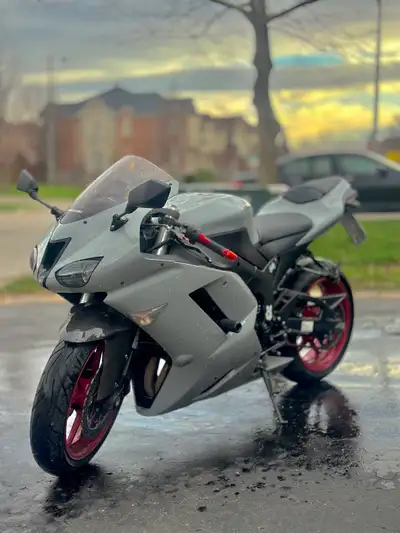 アール(ᵔᴥᵔ)　レディース　GB S 2025 NINJA ZX-4R Motorcycle | Canadian Kawasaki Motors Inc.
