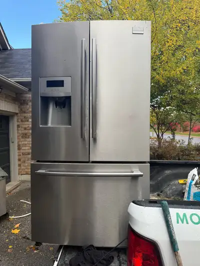 Fridgidaire Dual Door Fridge W/ Ice & water dispenser, View more