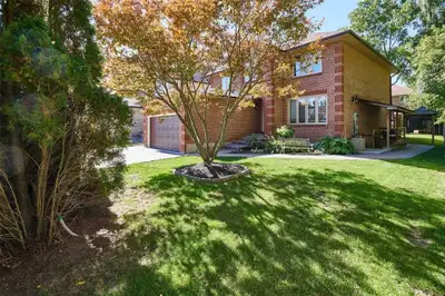 Large Basement! 2 Beds 1 Bath! 1 Parking! Private Laundry! GO st