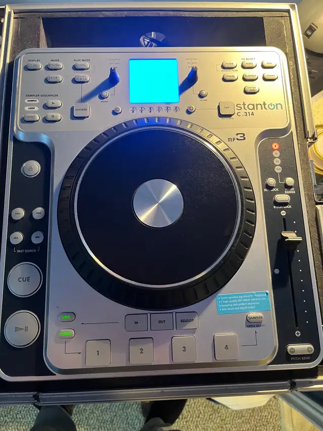 CDj’s Stanton With Vestax mixer with flight/road cases in Performance & DJ Equipment in City of Toronto - Image 4