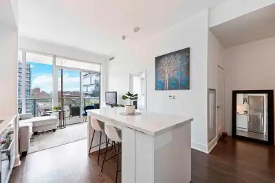 2 Bed, 2 Bath Condo - Superb Find, Parking Included!