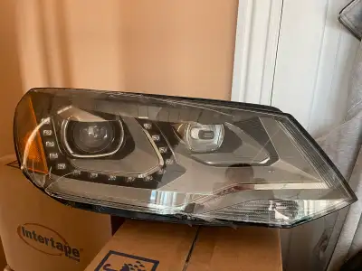 For parts only, has cracks all over. all components are included