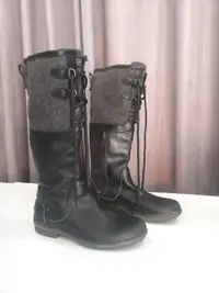 Ugg Elsa Boots black Size 7