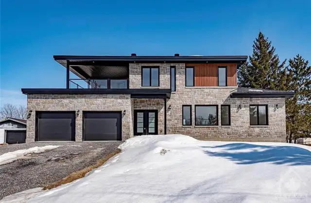 3 Bedroom / One Bathroom in Long Term Rentals in Ottawa - Image 2