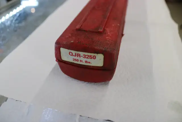 Snap-On QJR-3250 Click Type Torque Wrench (#42366-3) in Hand Tools in City of Halifax - Image 4