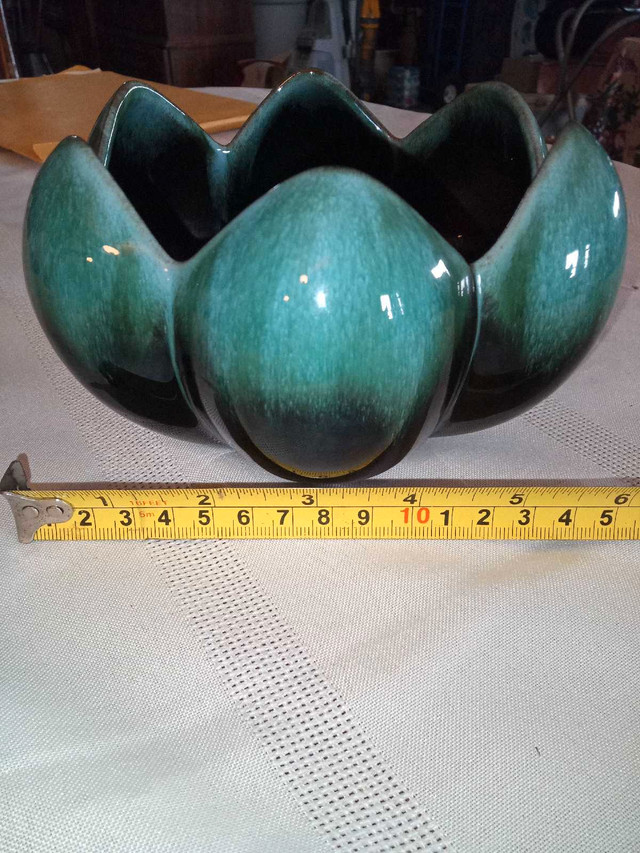 Blue mountain pottery 6 1/2 in. Wide by 3 1/2 in. High perfect   in Arts & Collectibles in Yarmouth