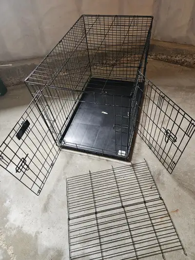 Dog cage with 2 doors and adjustable partition - exc condition, View more