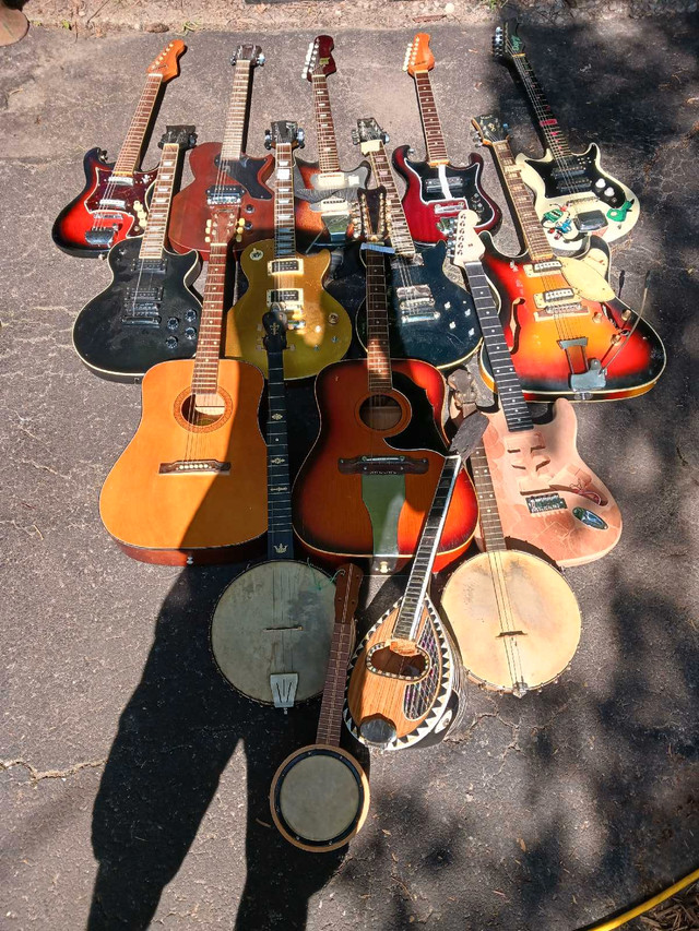 Guitars. For parts or rebuild.  Everything goes. in Guitars in St. Catharines - Image 2