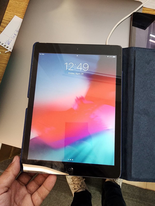 Apple iPad Air dans iPad et tablettes  à Ville de Montréal - Image 3