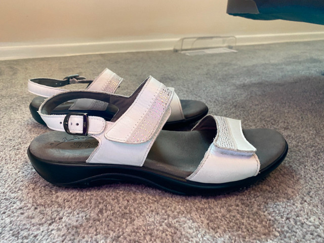 Women's SAS White Leather Sandals Size 10 Wide in Women's - Shoes in Sarnia