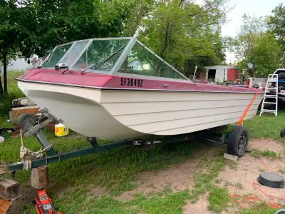 Older 18ft TRIHULL , has 165 Mercruiser, supposed to run , floor soft in spots , dash 1/2 broken , w...