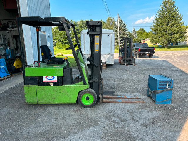 Chariot Élévateur CLARK TM15 à batterie 36V Battery Forklift dans Équipement agricole  à Laval/Rive Nord - Image 2