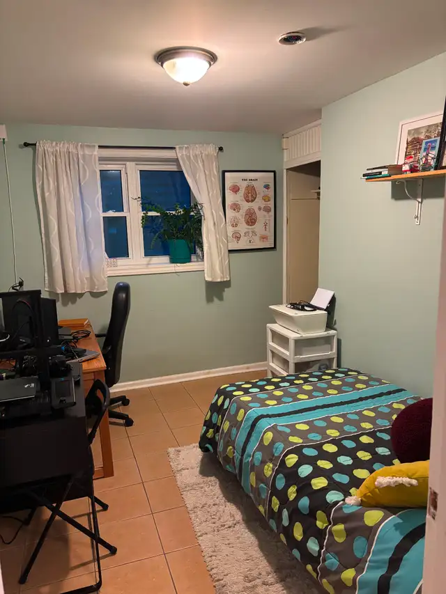 Two bedrooms apartment c/w private entrance.63417674055425123