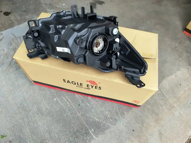 Phares pour Toyota Yaris 2016 in Auto Body Parts in Drummondville - Image 4