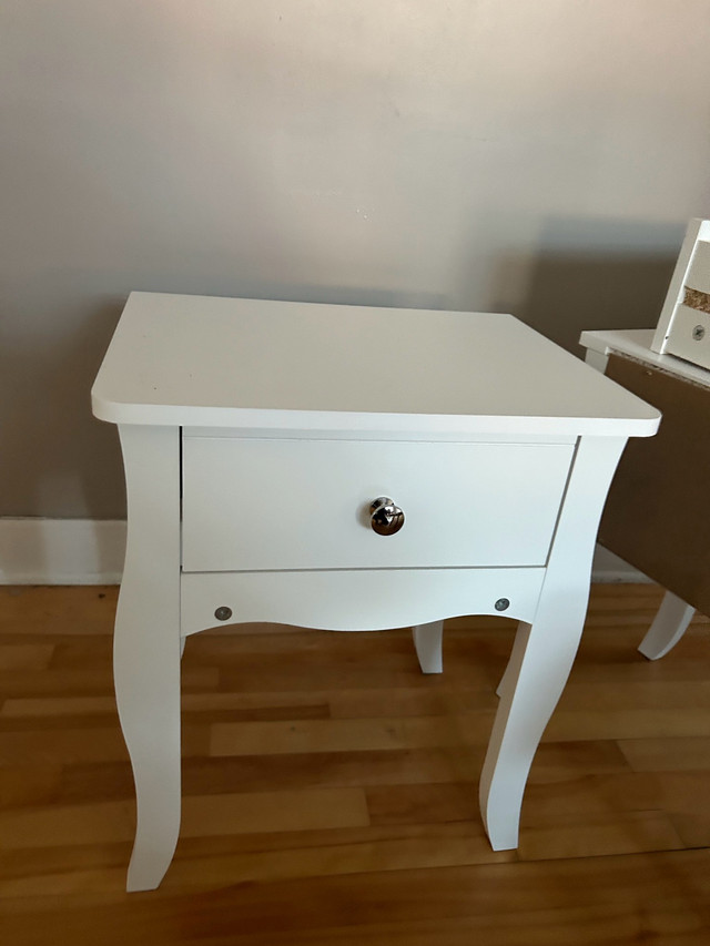 2 tables de nuit, chevet lit dans Commodes et armoires  à Ville de Montréal