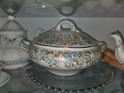 Chatsworth Coalport tureen, View more