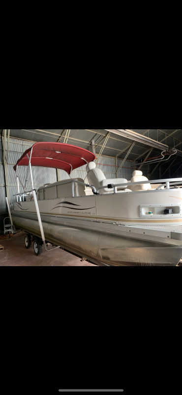 2010  24 Ft. Avalon Pontoon Boat in Powerboats & Motorboats in Yellowknife