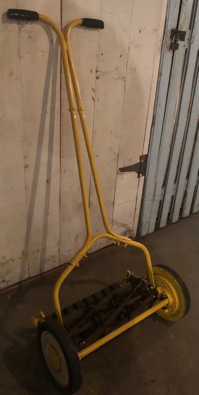 15" reel mower tondeuse manuelle a lames in Lawnmowers & Leaf Blowers in Laval / North Shore - Image 2