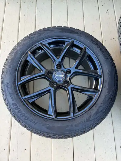 Pneus d’hiver Yokohama IceGuard 225/55 R18 avec mags FAST en très bonne condition Utilisés 3 hivers...