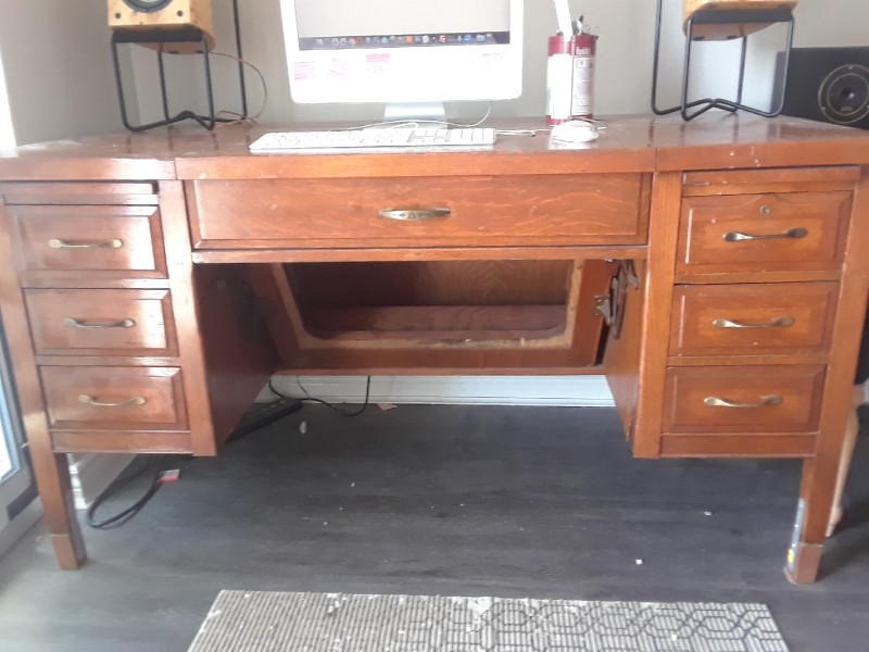 Downsizing desk, dresser, end tables and more Free Stuff London