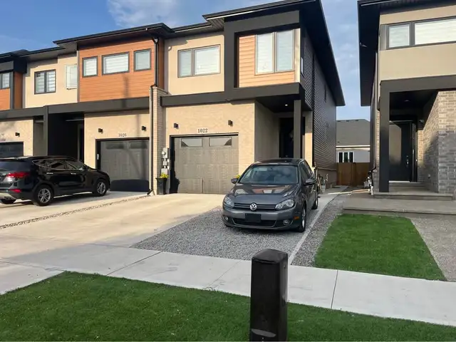 Welland-Modern Townhouse Corner Unit,