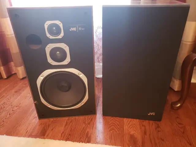 Vintage JVC Floor Speakers in General Electronics in Markham / York Region - Image 3
