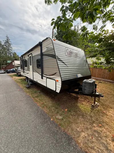 2016 Coleman Lantern Bunkhouse Travel Trailer $19,499 Located in Nanaimo, BC Excellent condition wit...