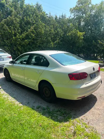 Runs and drives properly and the transmission shifts properly. The vehicle itself has 271,333 km. Th...