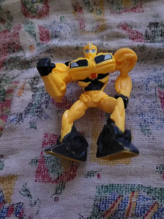 2013 McDonald's Transformers Prime Bumblebee action 