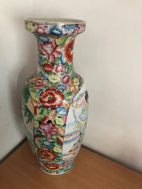 Large 24" Chinese porcelain floor vase traditional Chinese in Arts & Collectibles in Winnipeg - Image 4