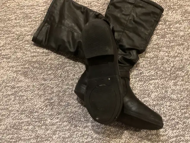 Women’s Boots in Women's - Shoes in Kitchener / Waterloo - Image 3