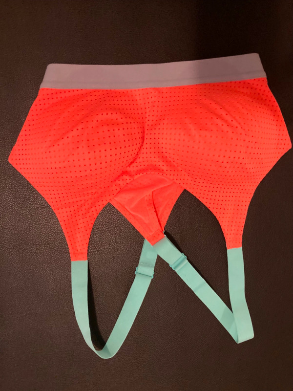 Coral Victoria Secret Sports Bra with padding 34B in Women's - Other in Ottawa