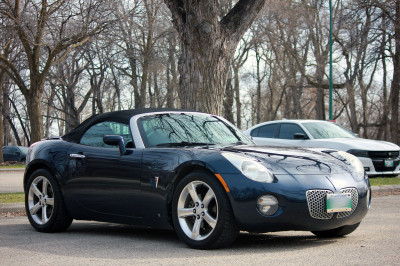 Pontiac Solstice (PENDING SALE)