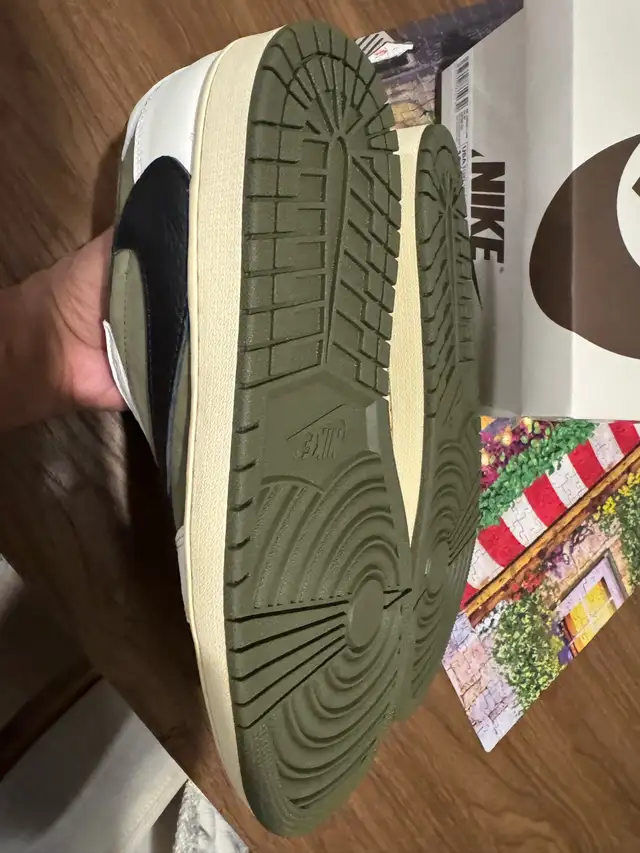 Jordan 1 low Travis Scott Olive 12m in Men's Shoes in Markham / York Region - Image 8