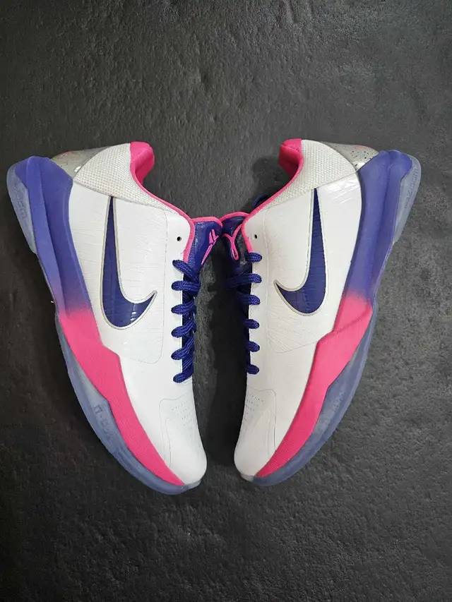 Kobe 5 Kay Yow in Men's Shoes in Mississauga / Peel Region - Image 3