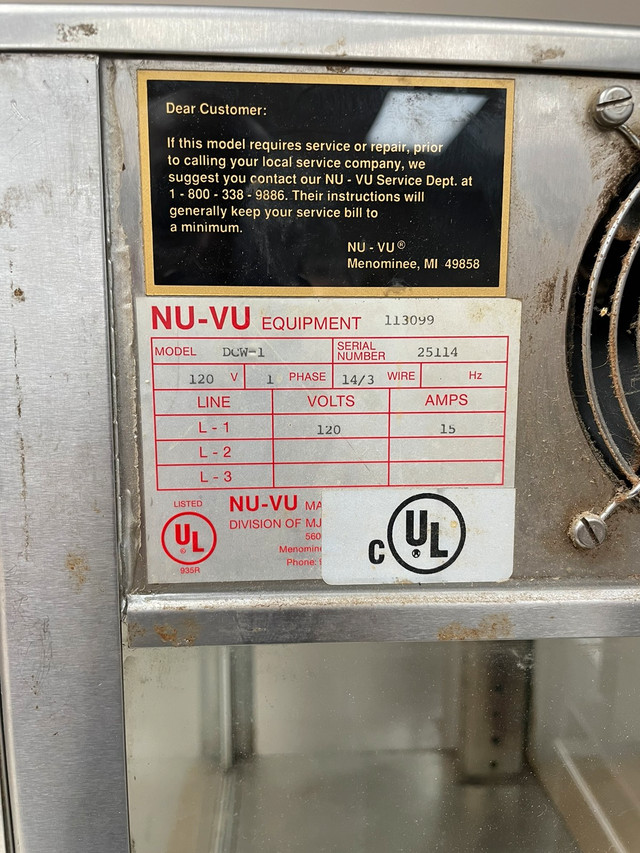 NuVu hot display cabinet dans Autres équipements commerciaux et industriels  à Truro - Image 2