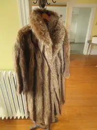 Manteau de fourrure en chat sauvage pour femme