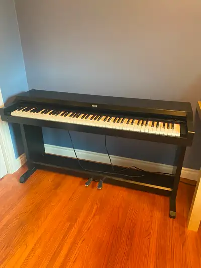 *Korg Concert 800 Digital Piano* -Includes internal speakers, integrated sustainer and damper pedals...