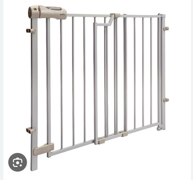 Evenflu safety and secure gate in Gates, Monitors & Safety in Calgary