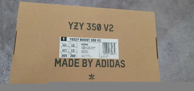Yeezy 350 V2 Beluga Carbon New sz 12.5 11.5 CONFIRMED ADIDAS in Men's Shoes in Markham / York Region - Image 6