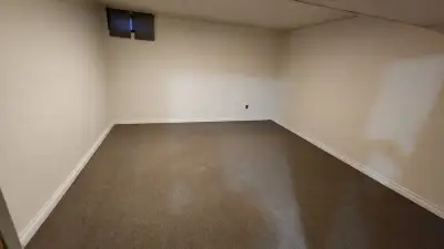 Location: Near Hilliard St & Marina Blvd (North side of city) ✨Features: - Private Entrance - 2 good...