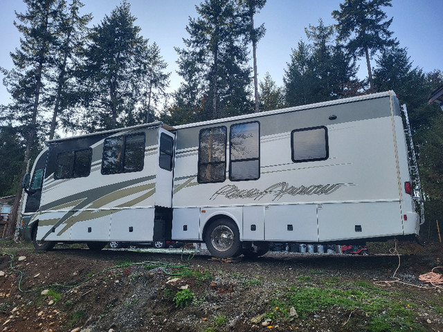 37C Fleetwood Pace Arrow Motor home in RVs & Motorhomes in Cowichan Valley / Duncan - Image 2